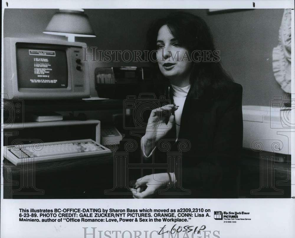 1989 Press Photo Lisa A. Mainiero author Office Romance Love Power Sex Workplace - Historic Images