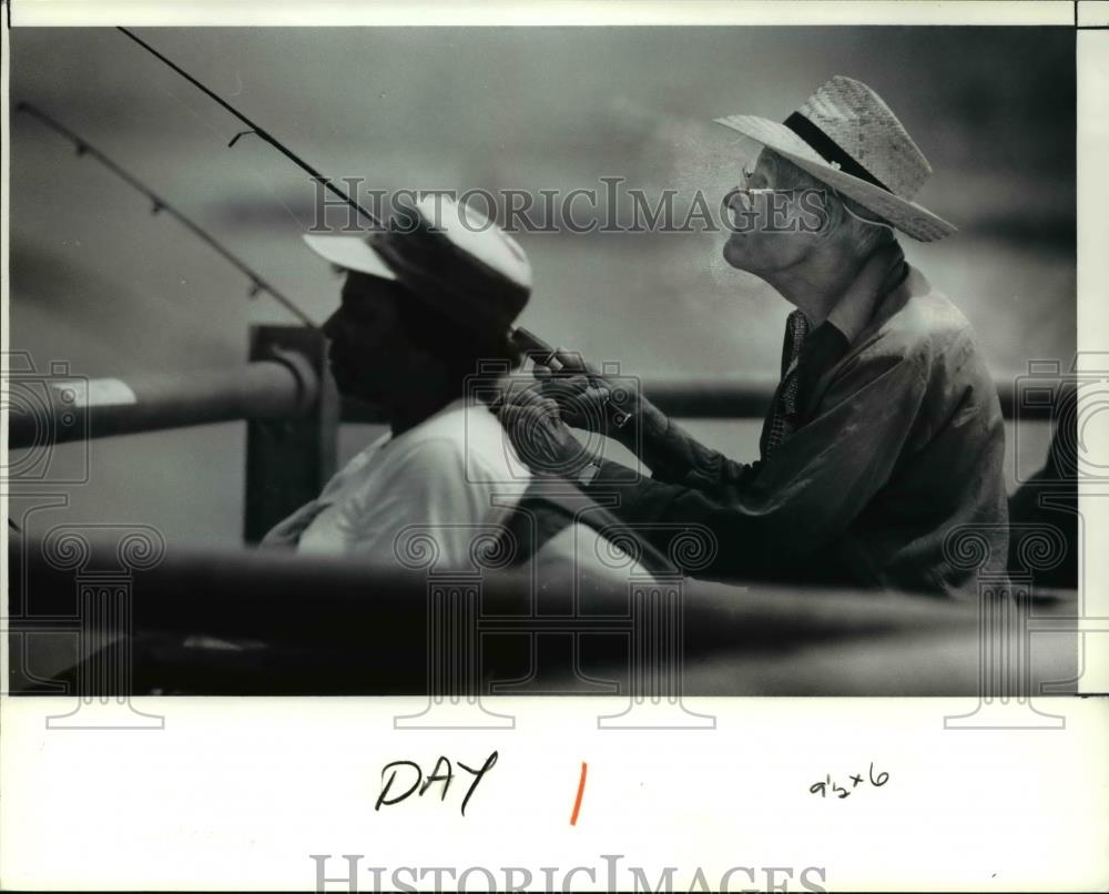 1991 Press Photo Robert Sherwood spends the day fishing - Historic Images