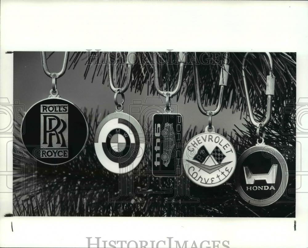 1986 Press Photo Iconic Automobile Pin Logos - Historic Images