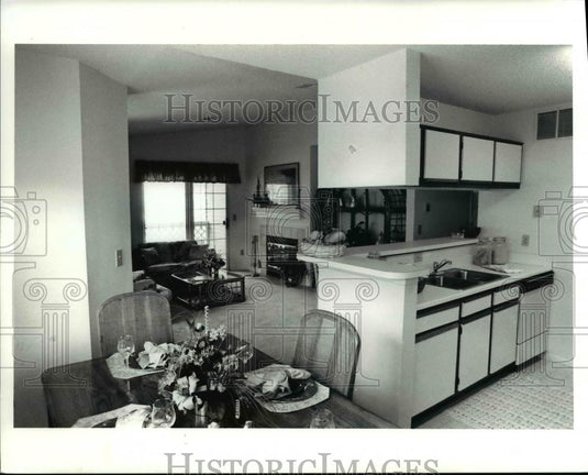 1991 Press Photo The Starbridge Square Apartments in Westford Circle - 775 - Historic Images
