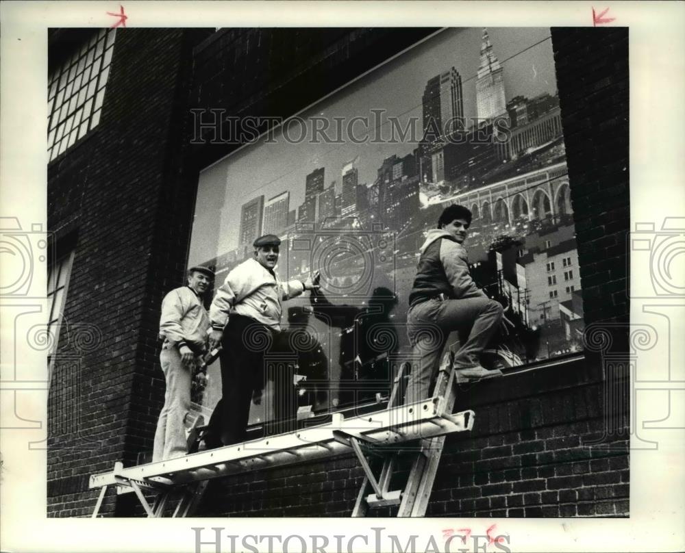 1985 Press Photo Harvey Dzombam Tony Canata and son Anthony Jr. - cva59037 - Historic Images