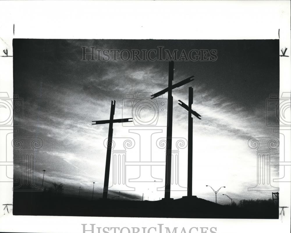 1987 Press Photo Holy Cross at Easter Sunday - Historic Images