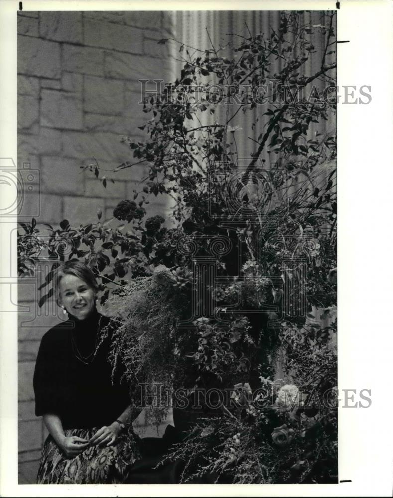 1990 Press Photo Paulene Runkle at the Garden Center Cleveland - Historic Images