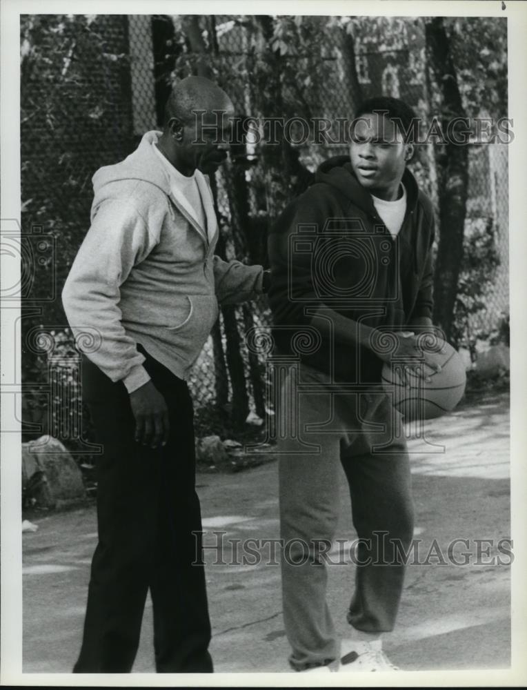 1987 Press Photo Louis Gossett Jr in The Father Clements Story - cvp58113 - Historic Images
