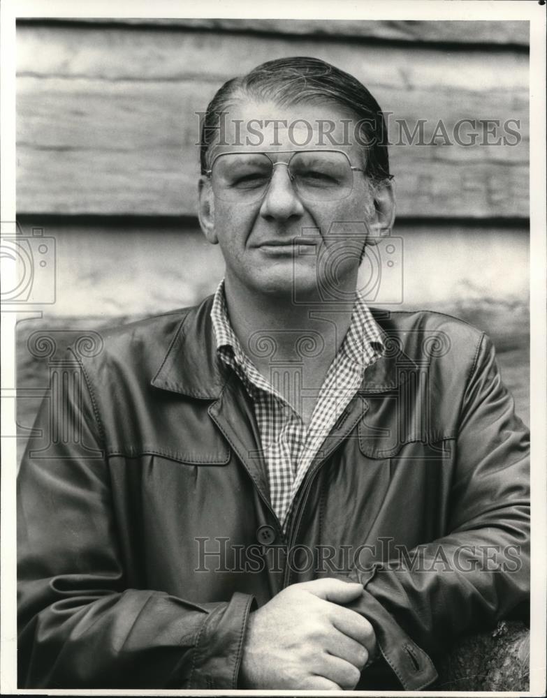 1985 Press Photo Larry White Producer of The Blue and The Gray - cvp73210 - Historic Images