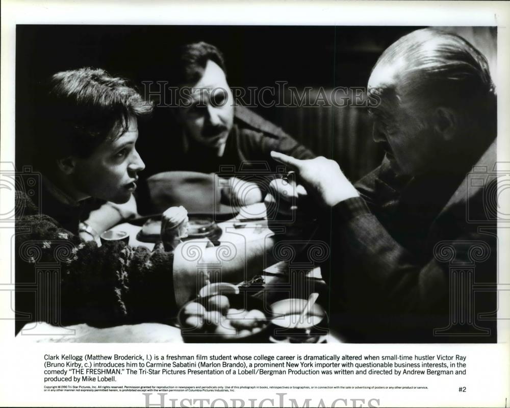 1990 Press Photo Matthew Broderick Bruno Kirby and Marlon Brando in The Freshman - Historic Images