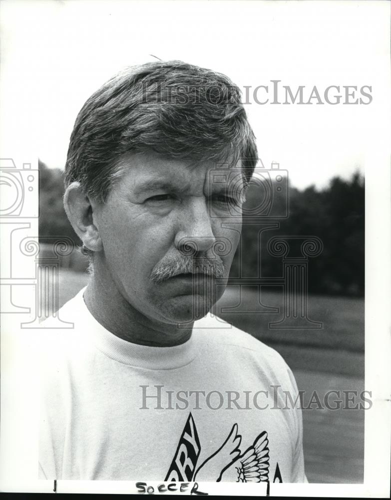 1988 Press Photo Bob Wilson, Perry High Trach Coach- English Teacher. - Historic Images