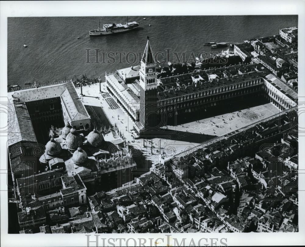 Press Photo Campanile above three sides of St Marks&#39;s Square in Venice, Italy - Historic Images