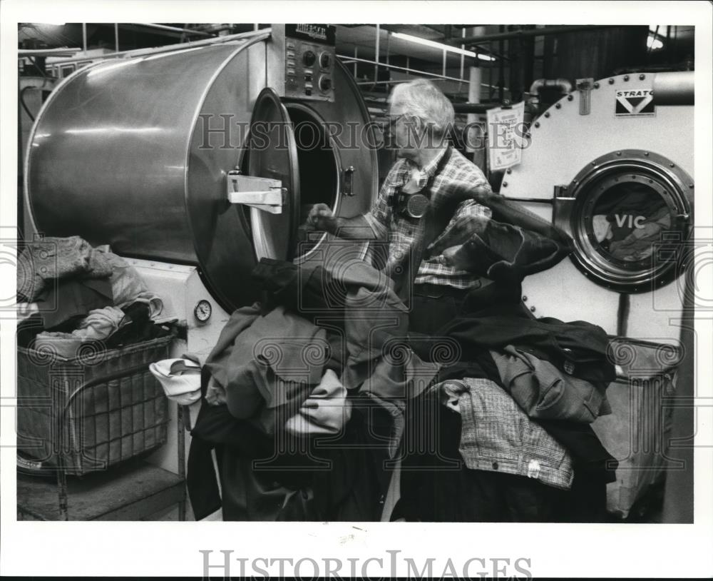 1990 Press Photo Dry Cleaners-Mr. Todds - Historic Images