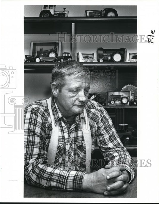 1988 Press Photo Bob Roof, farmer who was hit hard by the drought - Historic Images