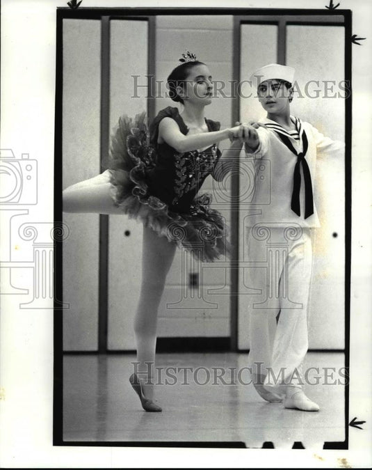 1987 Press Photo Cuyahoga Valley Youth ballet with Jennifer Peterson & Antonucci - Historic Images