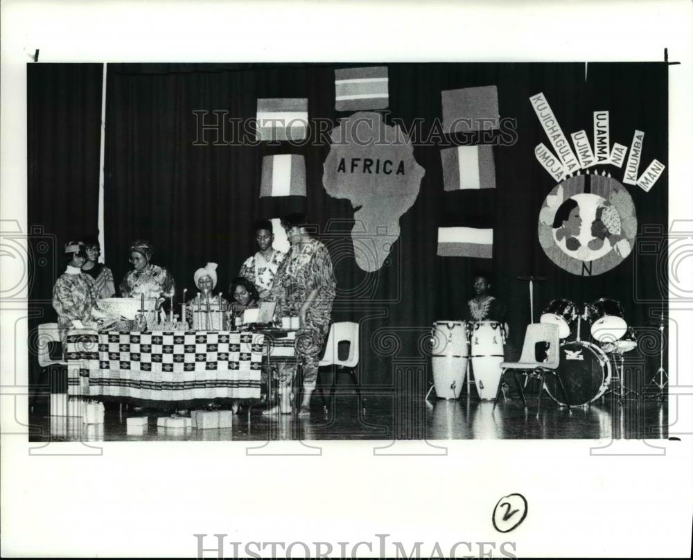 1990 Press Photo John Adams High School Students take part in of Kwanza. - Historic Images