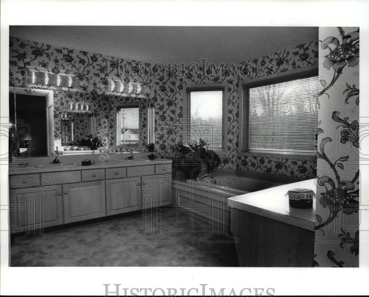 1992 Press Photo Model House, 6164 Tourelle, Highland Hts - Historic Images