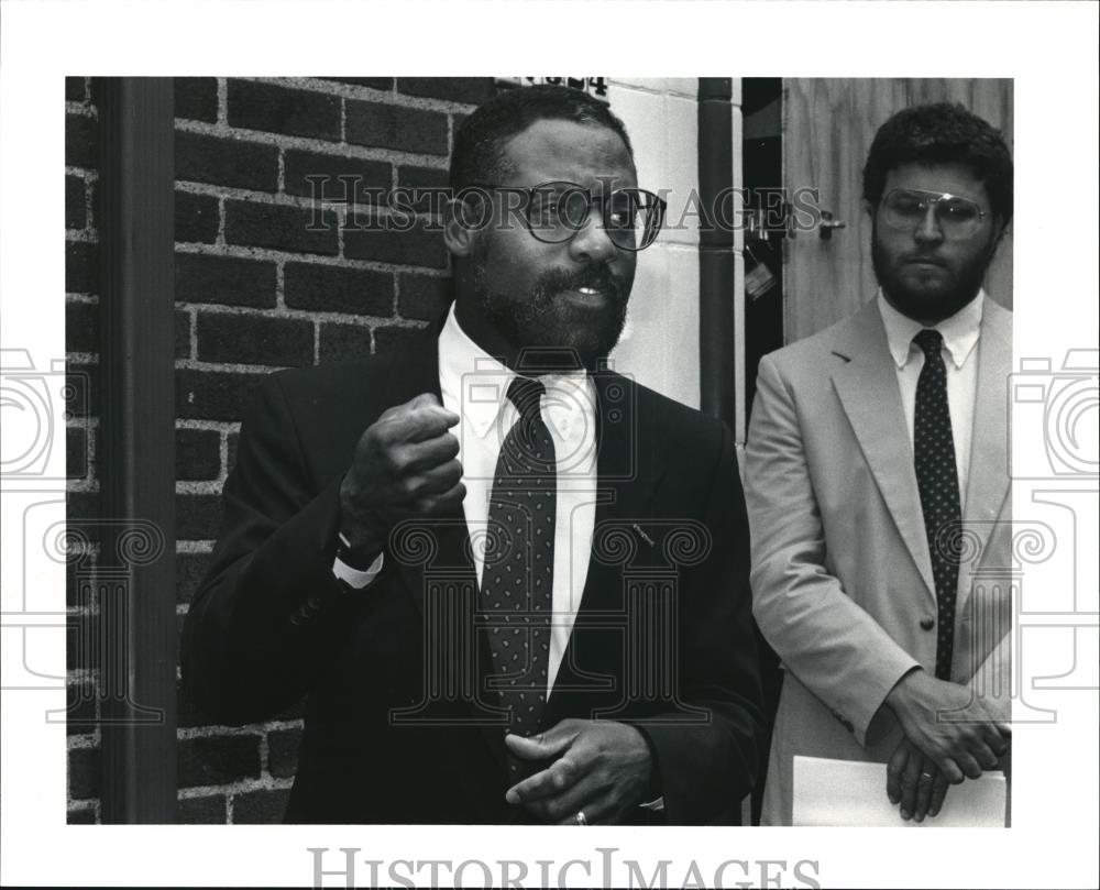 1991 Press Photo Cleveland Mayor Michael White at the news conference - Historic Images
