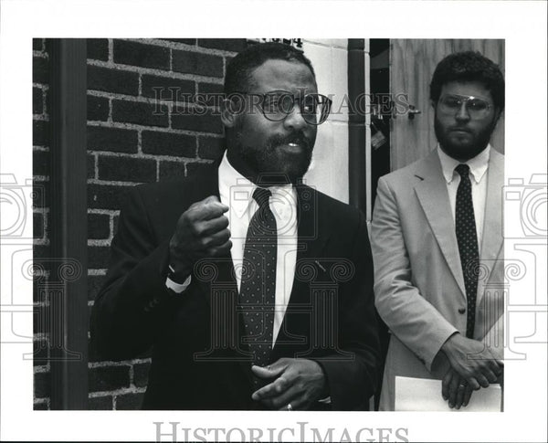 1991 Press Photo Cleveland Mayor Michael White at the news conference ...