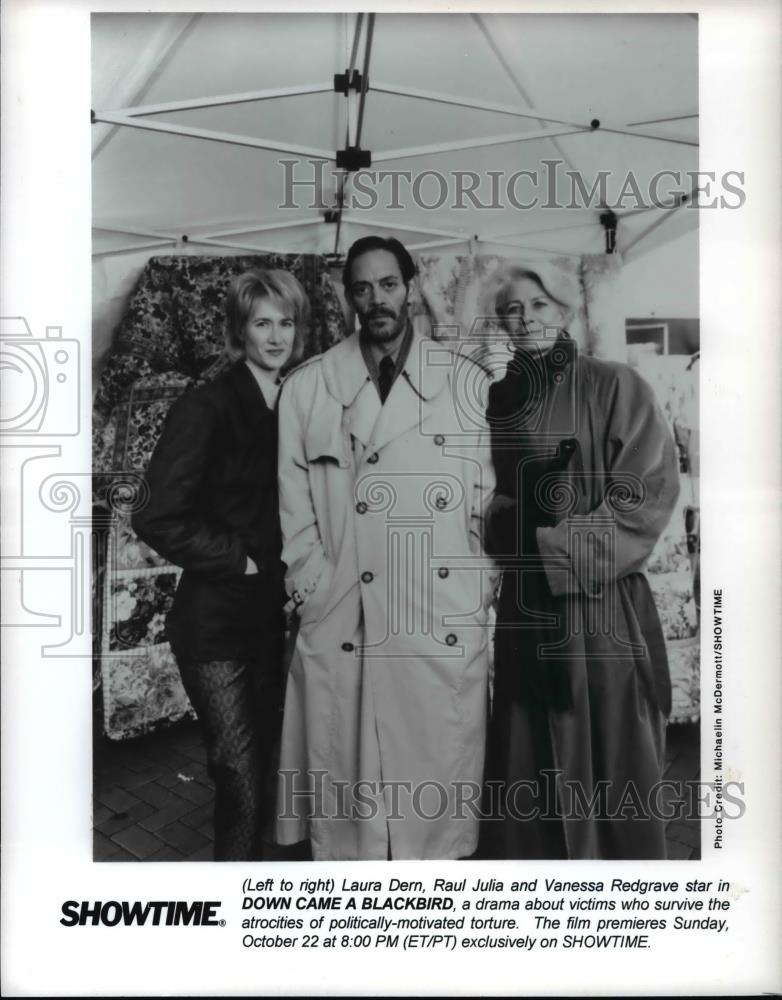 1995 Press Photo Laura Dern Raul Julia Vanessa Redgrave in Down Came a Blackbird - Historic Images