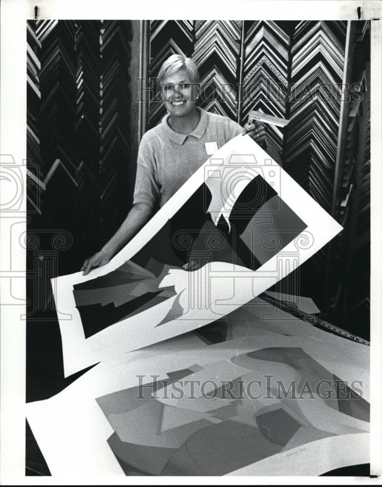 1989 Press Photo Artist Eugenie Torgerson at Wood Trader Frame Place - cva51468 - Historic Images