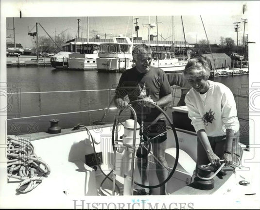 1987 Press Photo Dave & Mailyn Buckel at Lakeside Yacht Club - Historic Images