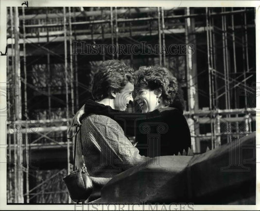 1984 Press Photo Carl Lahetta with Lese Ann Patterson during Christmas break - Historic Images