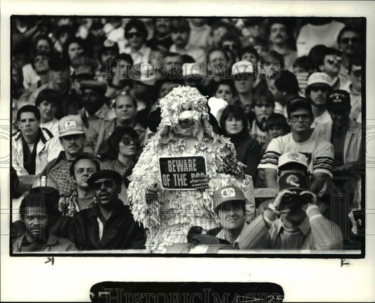 1985 Press Photo Browns fans starting to feel like they are in the dog house - Historic Images