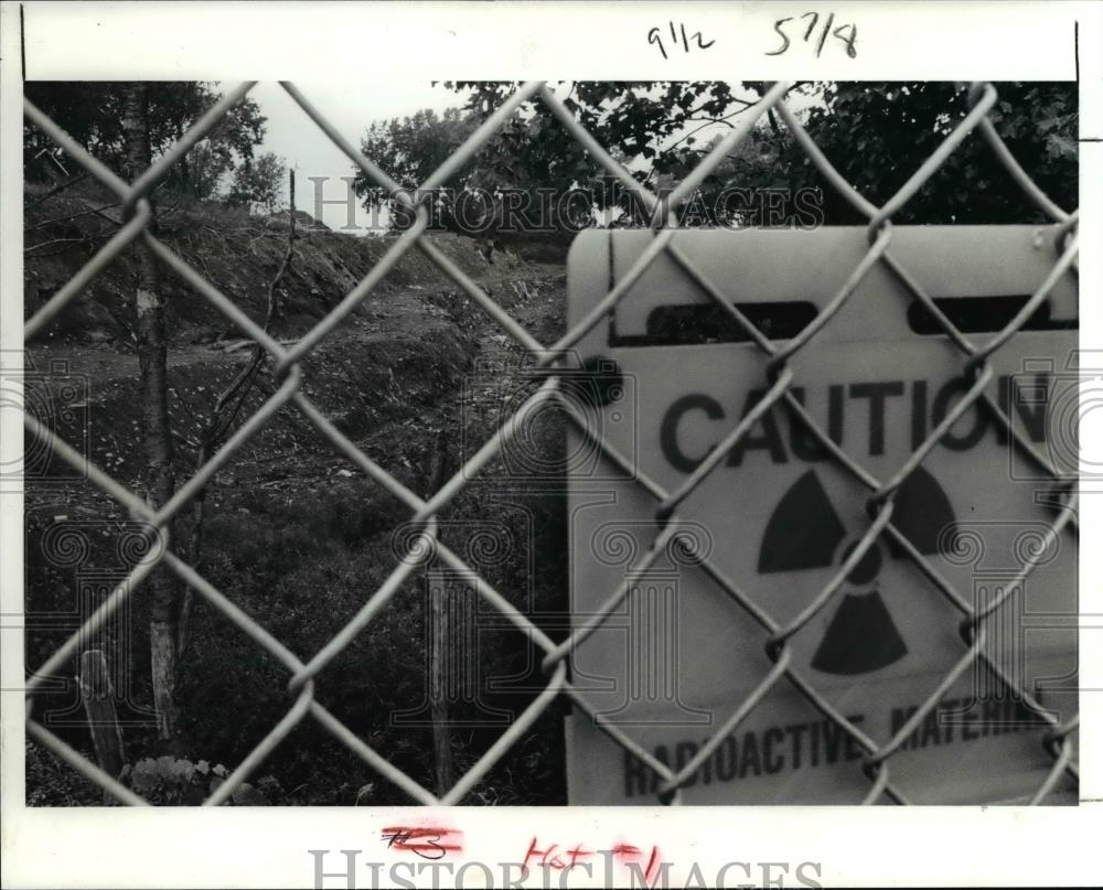 1991 Press Photo Newburgh Hts Radioactive Waste dump - Historic Images