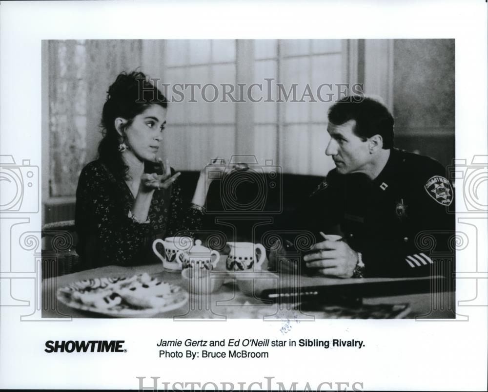 1990 Press Photo Jamie Gertz &amp; Ed O&#39;Neill in Sibling Rivalry - cvp43086 - Historic Images