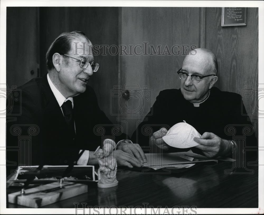 1976 Press Photo Rabbi Rudolph M. Rosenthal w/ Rev. Henry F. Birkerhauer - Historic Images