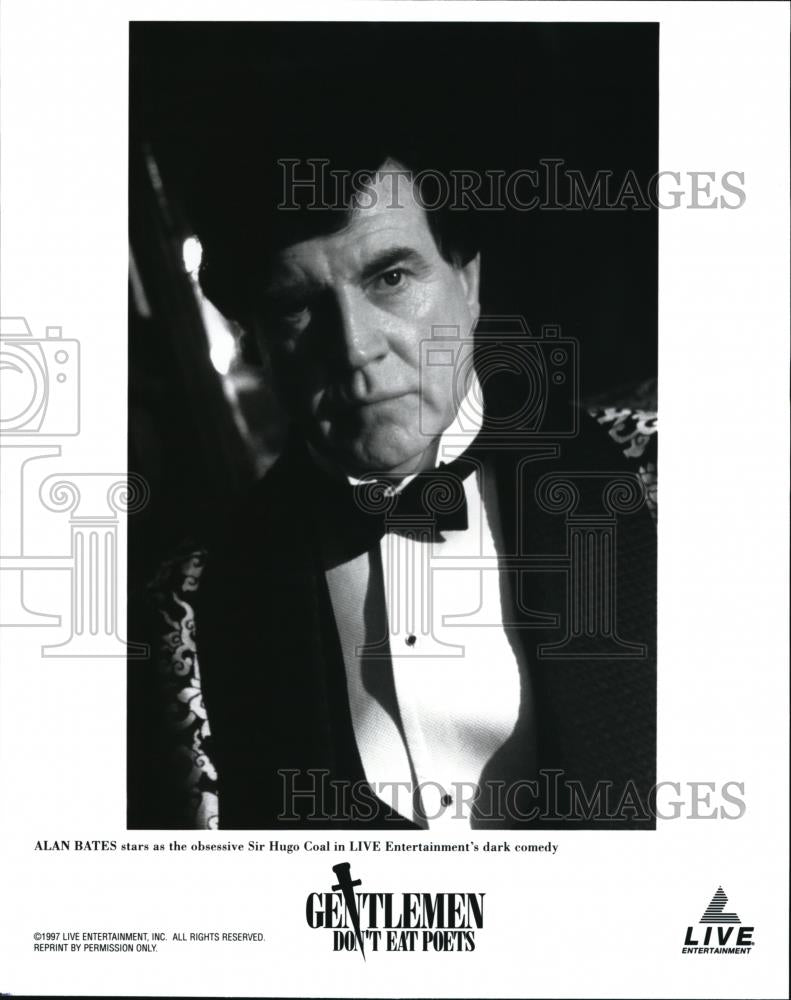 1997 Press Photo Alan Bates stars as Sir Hugo Coal in Gentlemen Don't Eat Poets - Historic Images