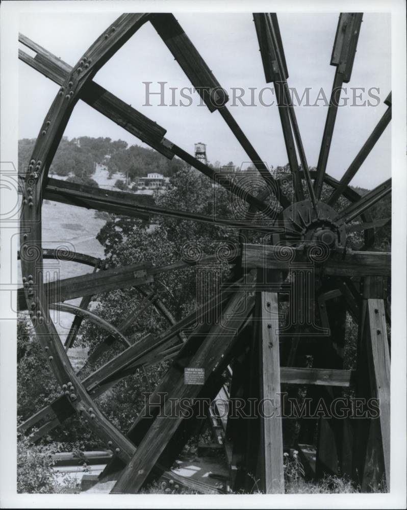 Press Photo These huge wheels built in 1912 at Jackson - Historic Images