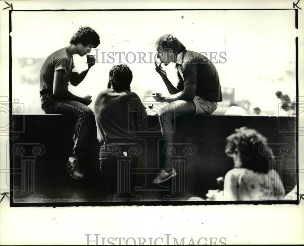 1984 Press Photo Joe Skovira and his brother Mike at the 12th Annual rib Burnoff - Historic Images