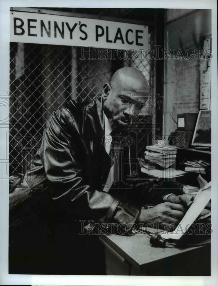 1982 Press Photo Louis Gassett, J.r in Benny's Place - cvp55282 - Historic Images