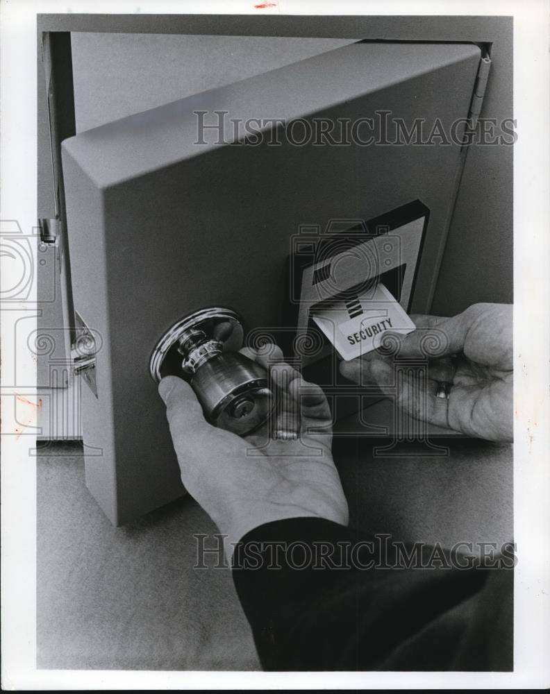1972 Press Photo Computer Based Security System IBM - Historic Images