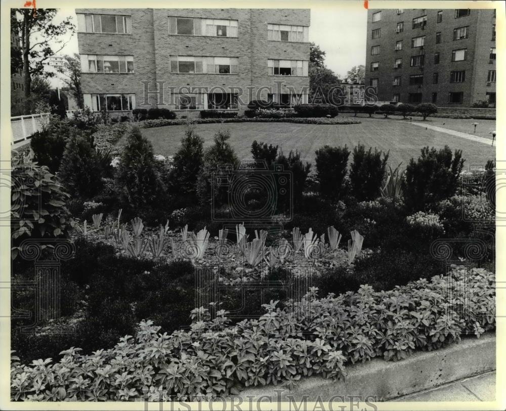 1979 Press Photo Lake View of Flower Garden - Historic Images