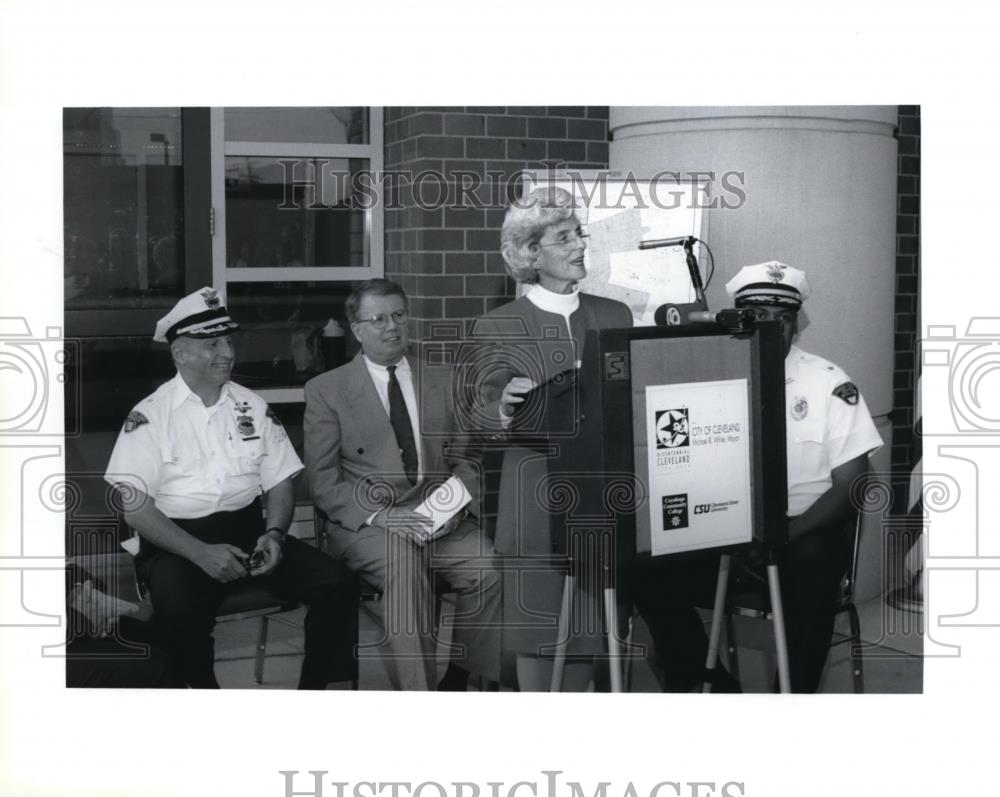 1998 Press Photo Dr. Claire Van Ummersen, Cleveland University president - Historic Images