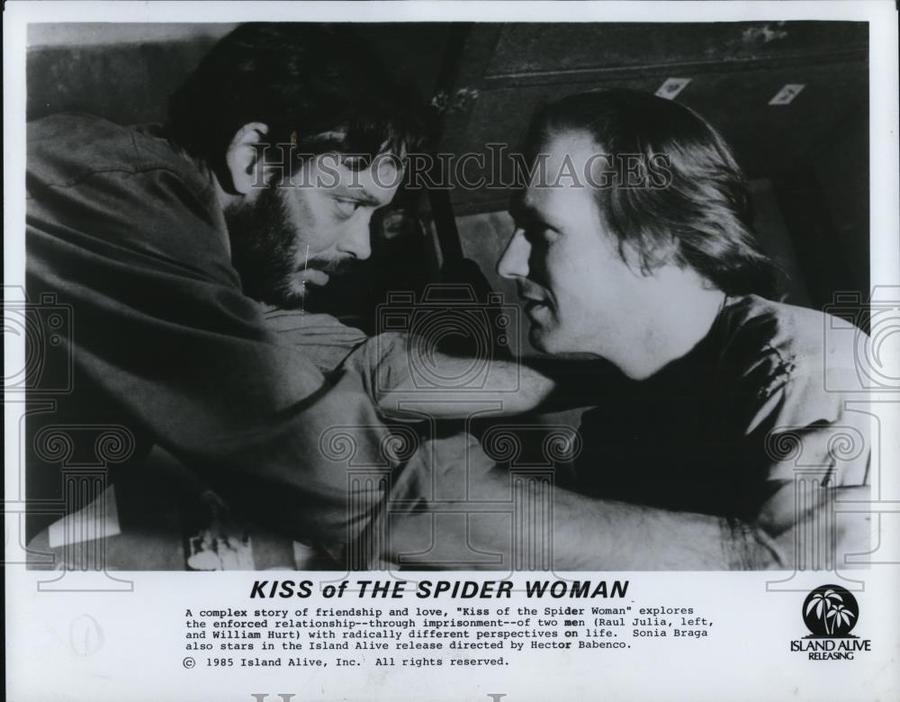 1985 Press Photo Raul Julia and William Hurt star in Kiss of the Spider Woman - Historic Images