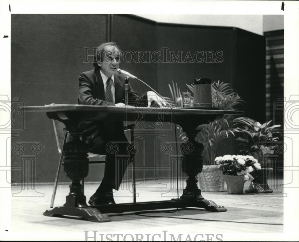 1984 Press Photo Elie Wiesel, a Romanian-born Jewish-American professor - Historic Images