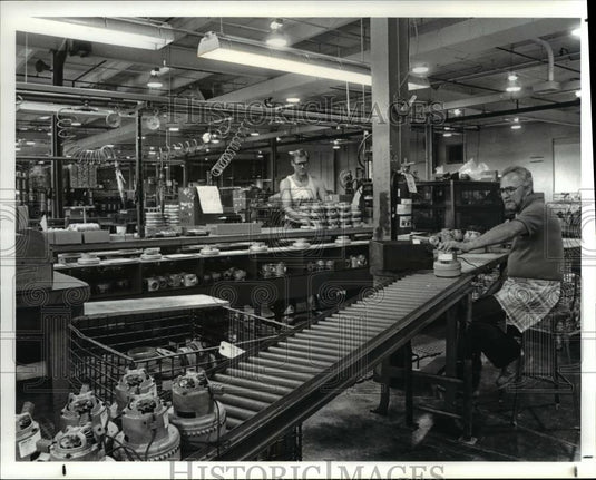 1987 Press Photo Lamb Electric employees Gary Lemley & Don Tucker - Historic Images