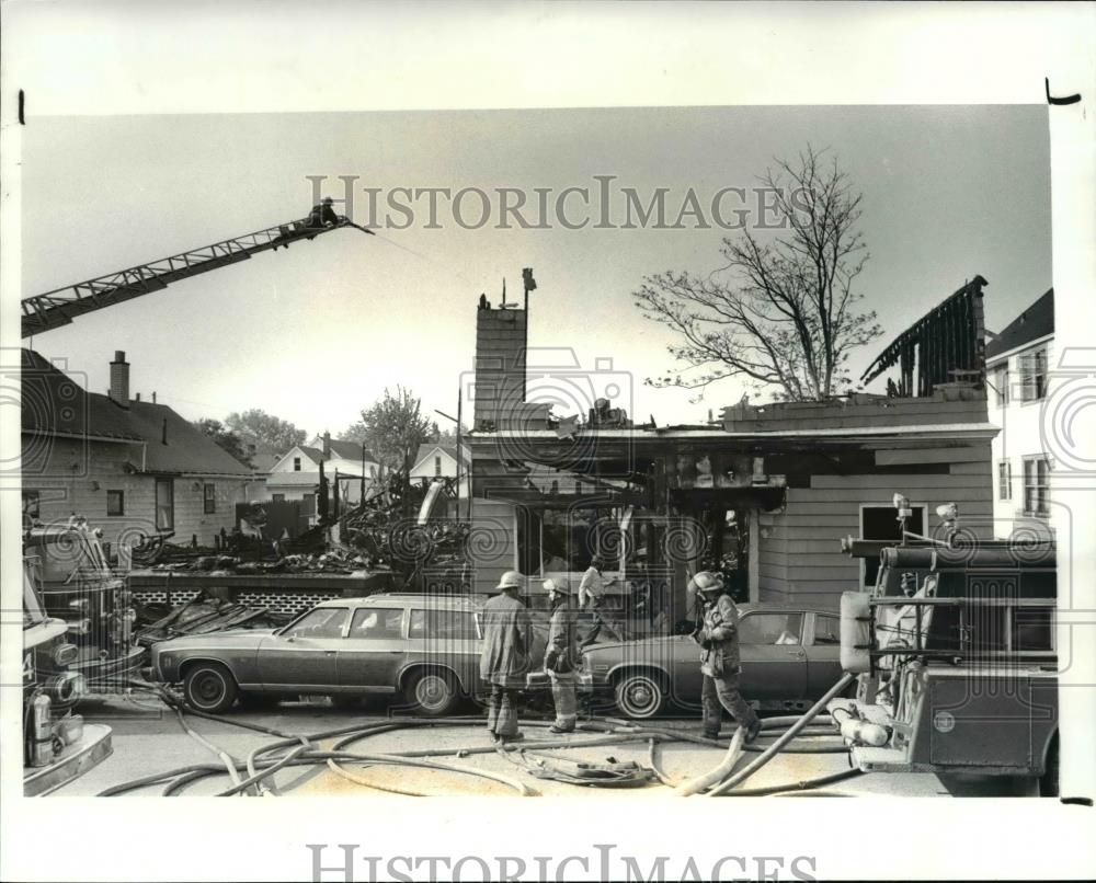 1987 Press Photo Early Morning Fire at 3400 Storer Avenue - Historic Images