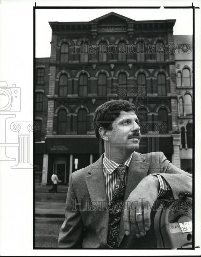 1988 Press Photo Thomas J.Yablonsky Executive Director of Historic Warehouse. - Historic Images