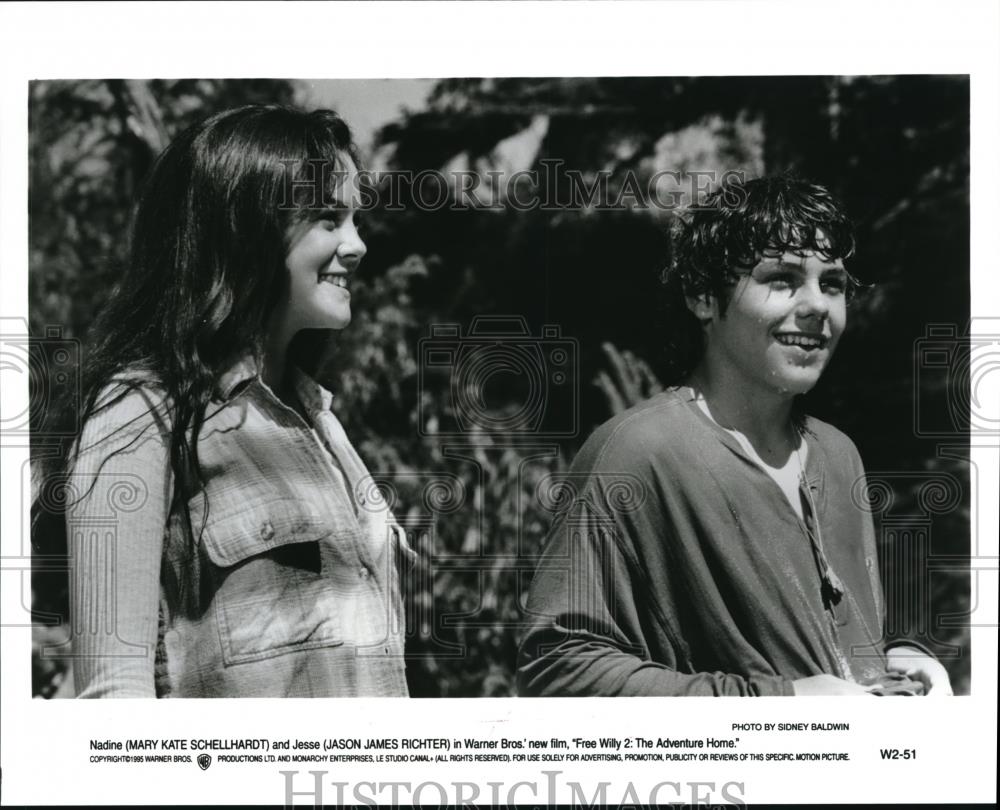1995 Press Photo Mary Kate Schellhardt And Jason James Richter In Free 1995 press photo mary kate schellhardt and jason james richter in free