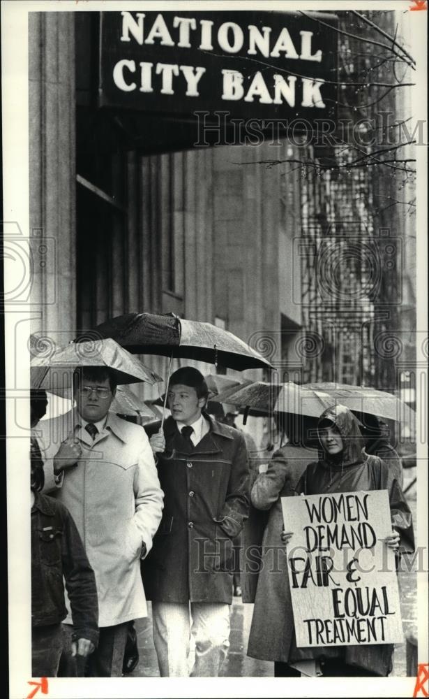 1980 Press Photo The National City bank picket - Historic Images