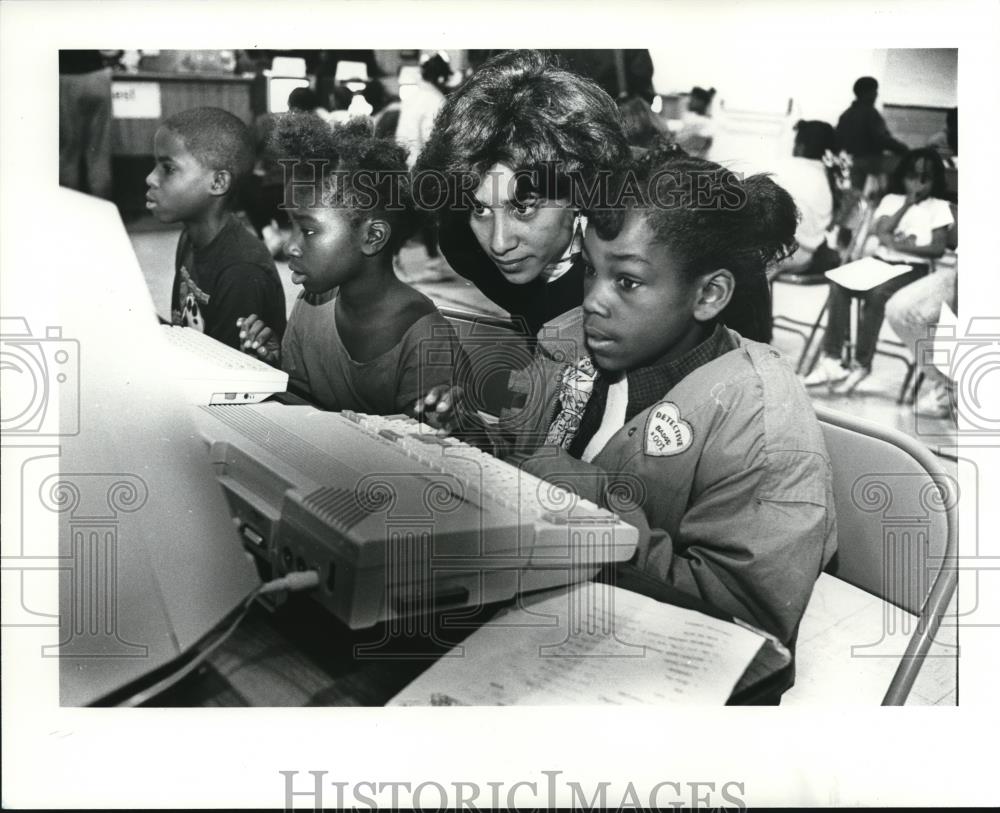 1988 Press Photo Michael Evans, 13 and Rita Mitchell, 9; Elsa Nance PR of - Historic Images