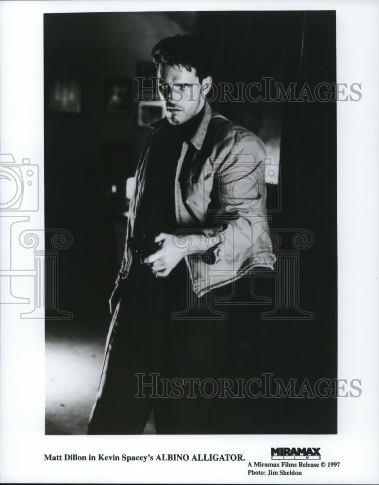 1997 Press Photo Matt Dillon in Kevin Spacey's Albino Alligator - cvp58561 - Historic Images