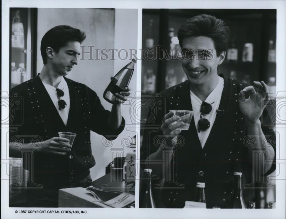 1987 Press Photo Ron Reagan in &quot;The Water Bar&quot; - cvp46521 - Historic Images