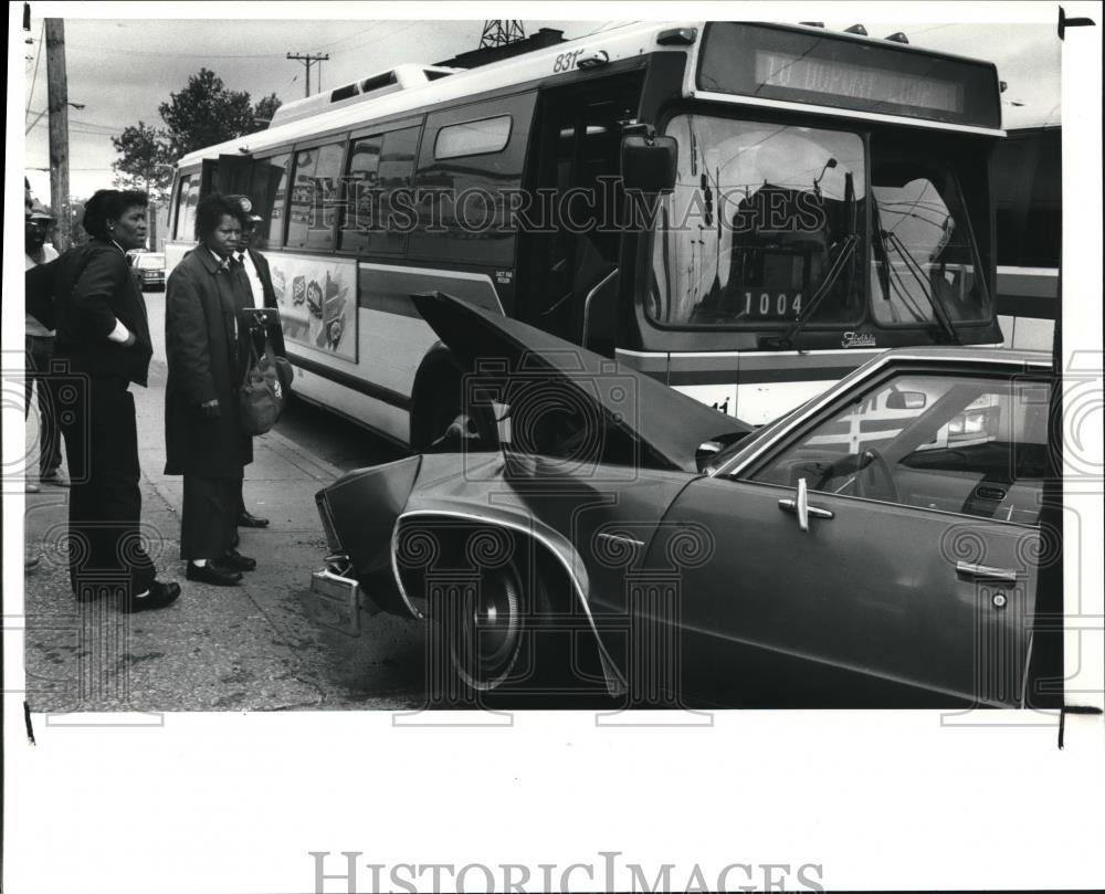 1990 Press Photo Bus Accident - Historic Images