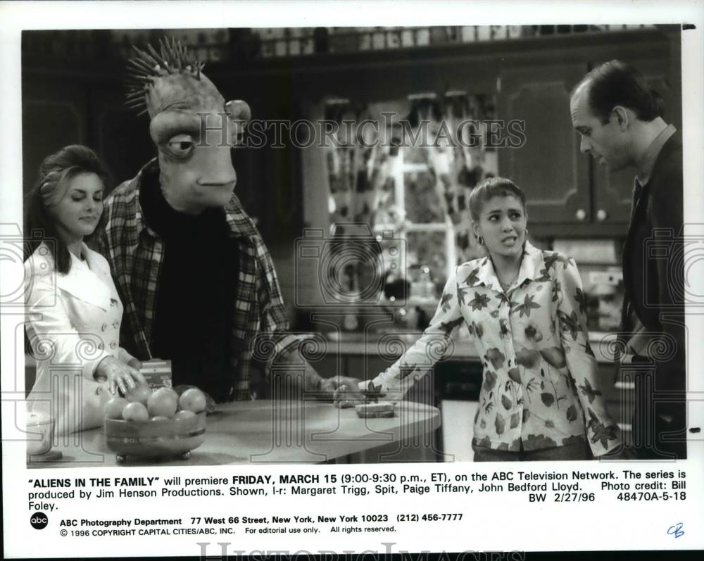 1996 Press Photo Aliens In The family Margaret Trigg Tiffany John Bedford lloyd - Historic Images