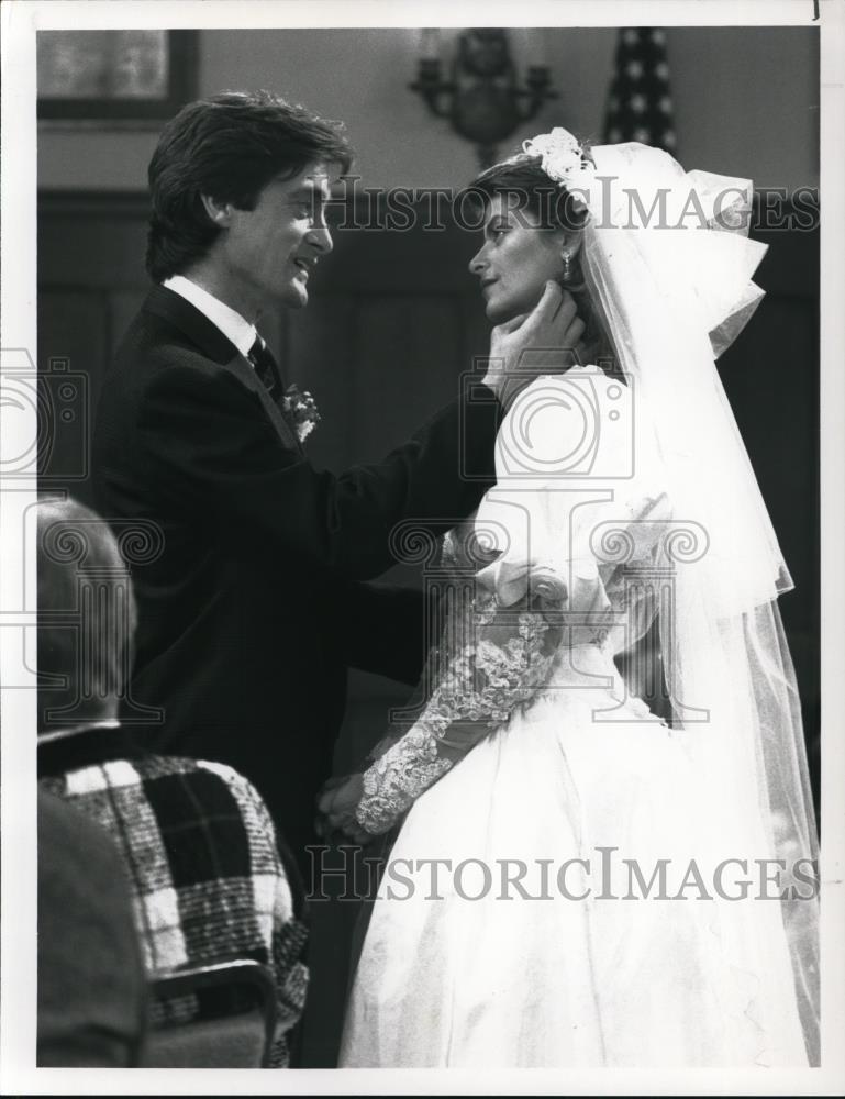 1991 Press Photo Roger Rees and Kirstie Alley star on Cheers sitcom TV show - Historic Images