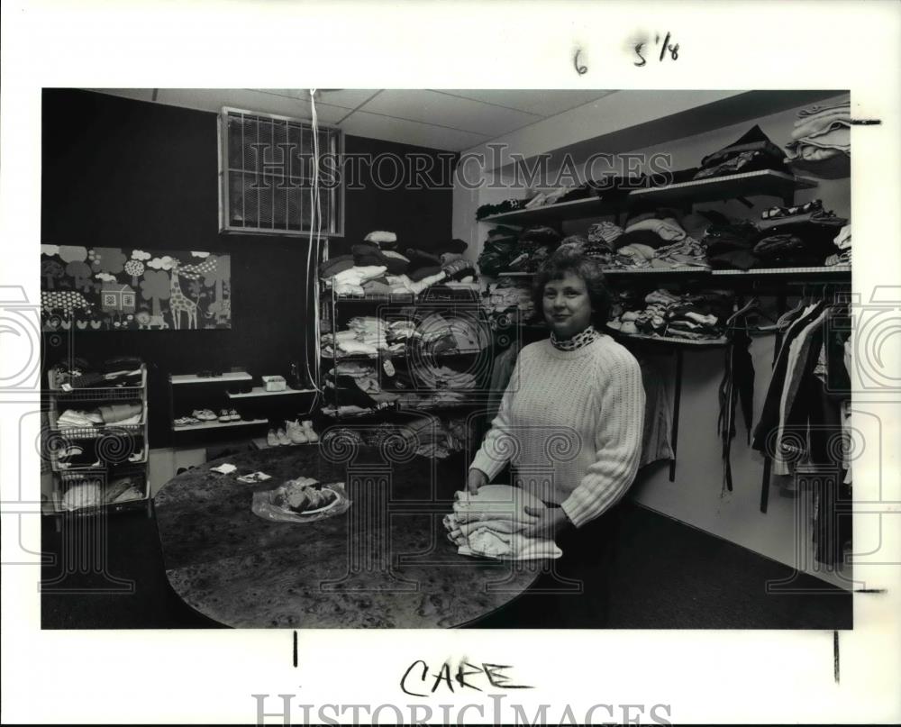 1991 Press Photo June Yost, Food and clothing director - cva50205 - Historic Images