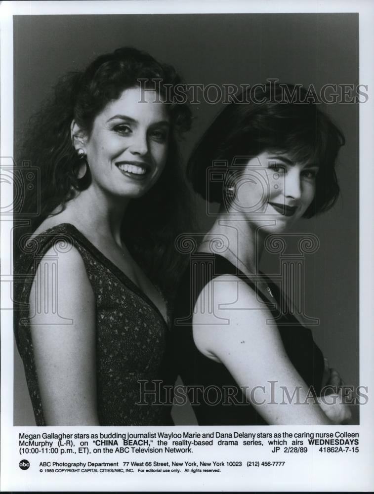 1989 Press Photo Megan Gallagher and Dana Delany star on China Beach TV show - Historic Images