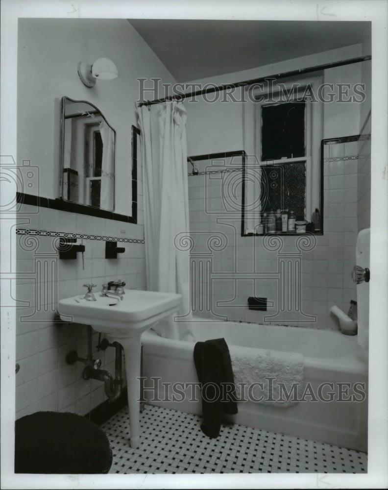 Press Photo Bathrooms - Historic Images